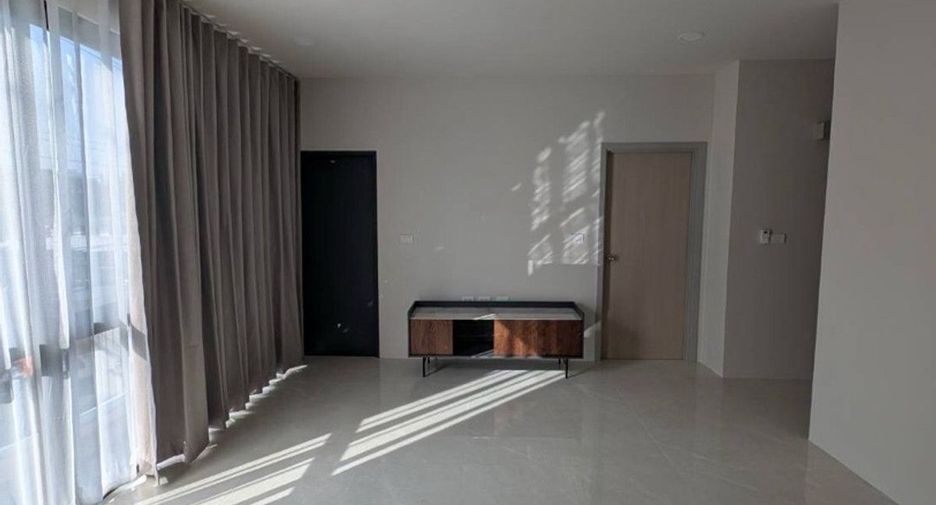 Haus zur Miete mit 4 Zimmer in Bang Na, Bangkok