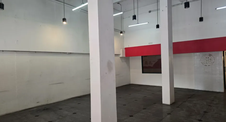 Gewerbefläche zur Miete mit 3 Zimmer in Bang Kapi, Bangkok