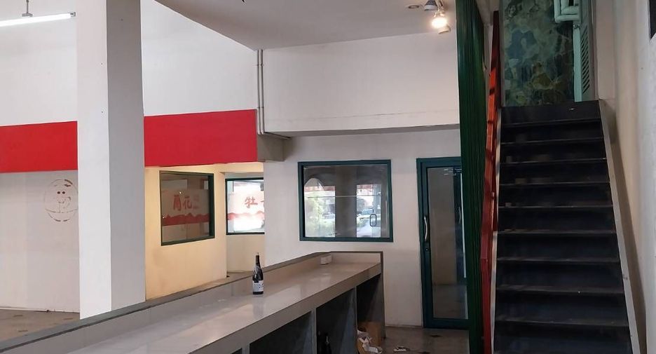 Gewerbefläche zur Miete mit 3 Zimmer in Bang Kapi, Bangkok