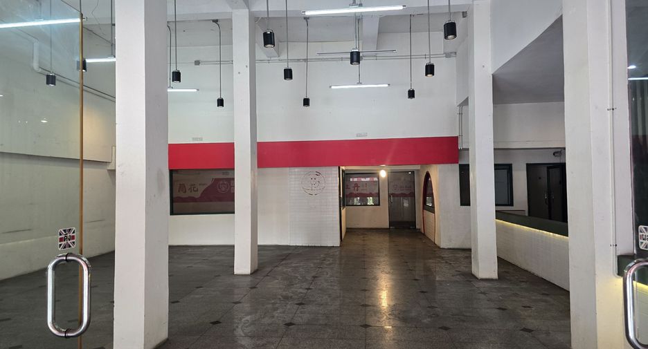 Gewerbefläche zur Miete mit 3 Zimmer in Bang Kapi, Bangkok