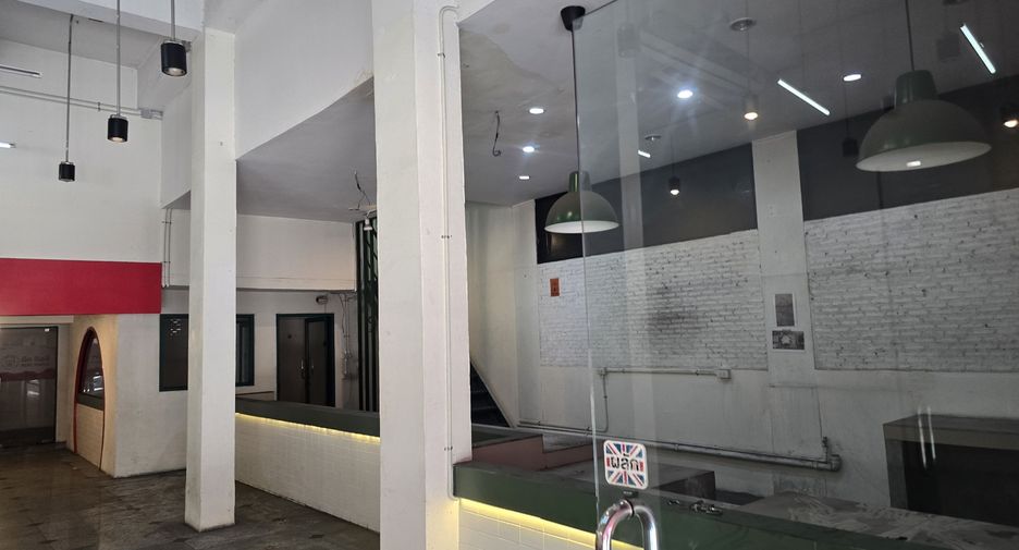 Gewerbefläche zur Miete mit 3 Zimmer in Bang Kapi, Bangkok