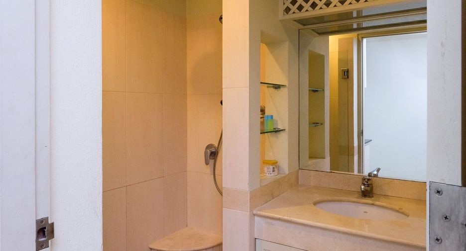 For rent 1 bed condo in Khlong San, Bangkok