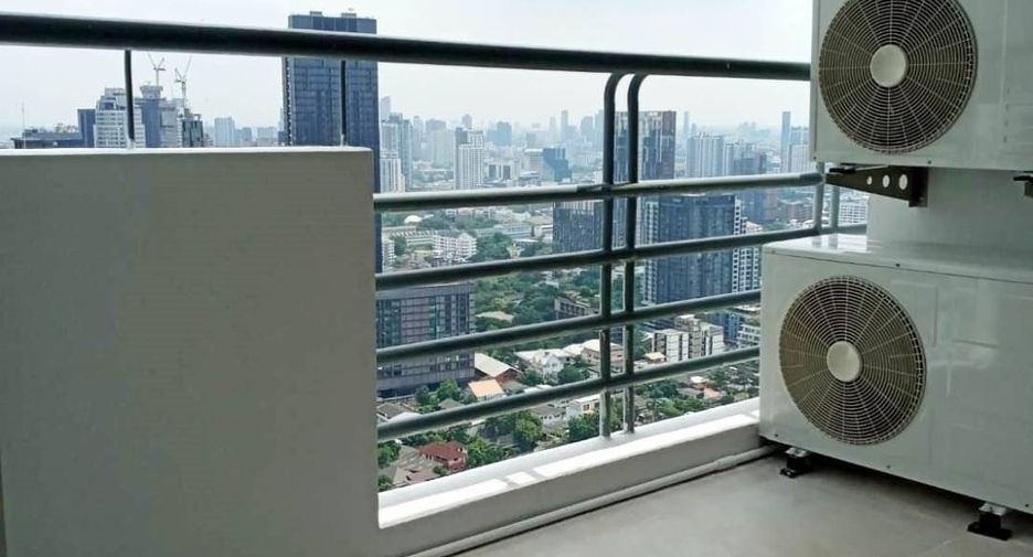 For rent 2 bedrooms condo in Khlong Toei, Bangkok