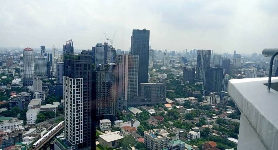 For rent 2 bedrooms condo in Khlong Toei, Bangkok