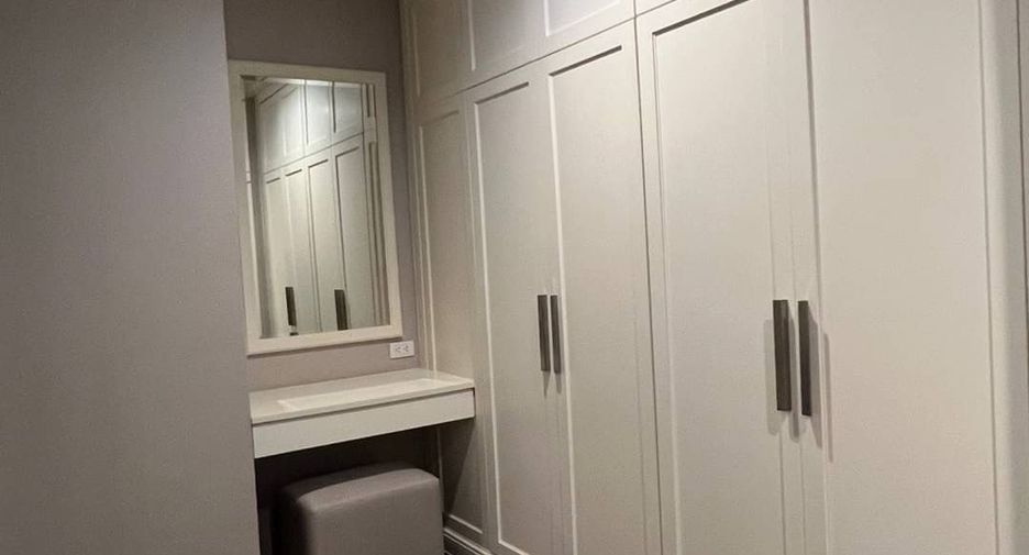 For sale 2 bedrooms condo in Huai Khwang, Bangkok