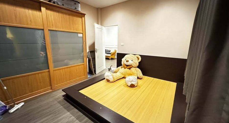 For rent 4 bedrooms house in Saphan Sung, Bangkok