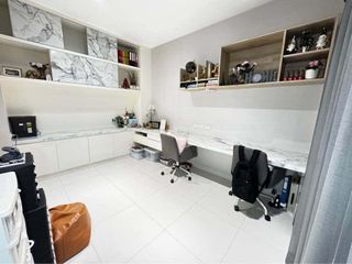 Casa en alquiler de 4 habitaciones en Saphan Sung, Bangkok