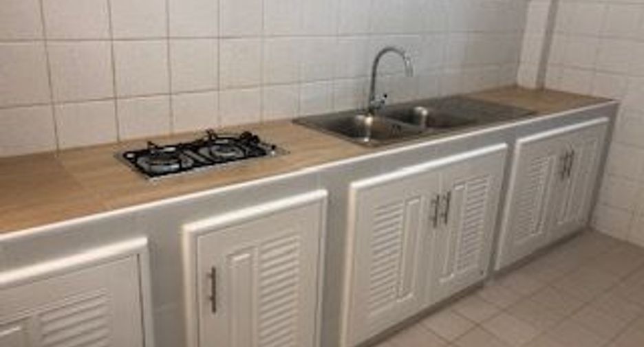 Аренда 3 спальни таунхаус в Хуаи Кхщанг, Бангкок