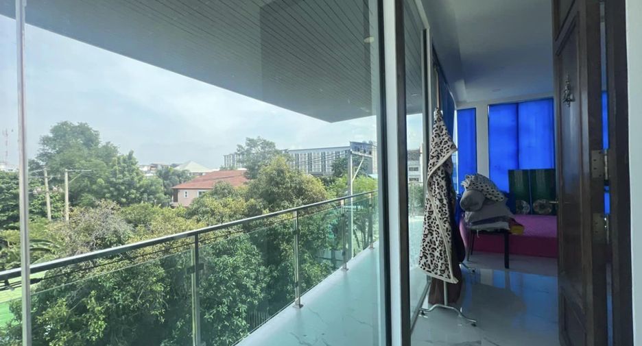For sale 4 ベッドルーム villa in Lat Phrao, Bangkok