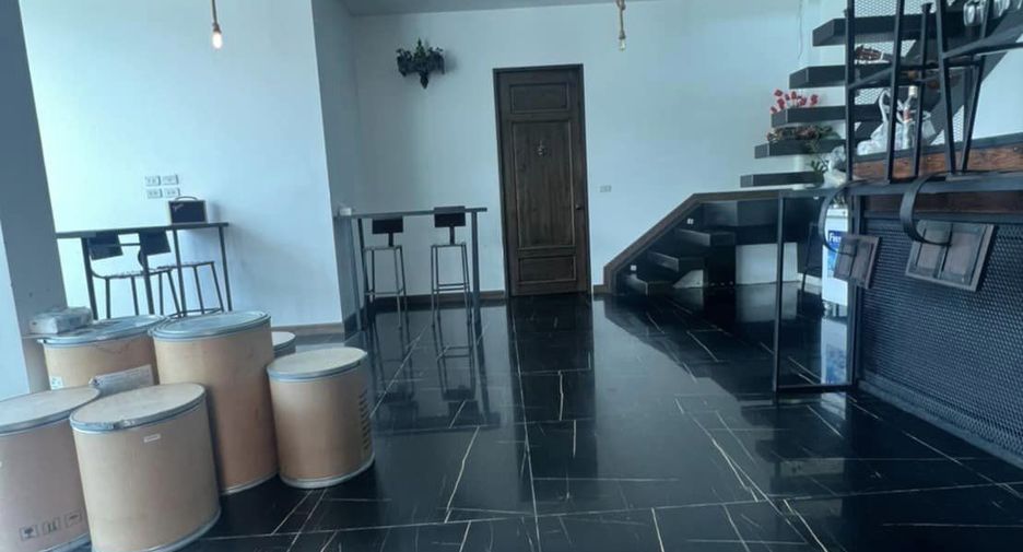 For sale 4 ベッドルーム villa in Lat Phrao, Bangkok