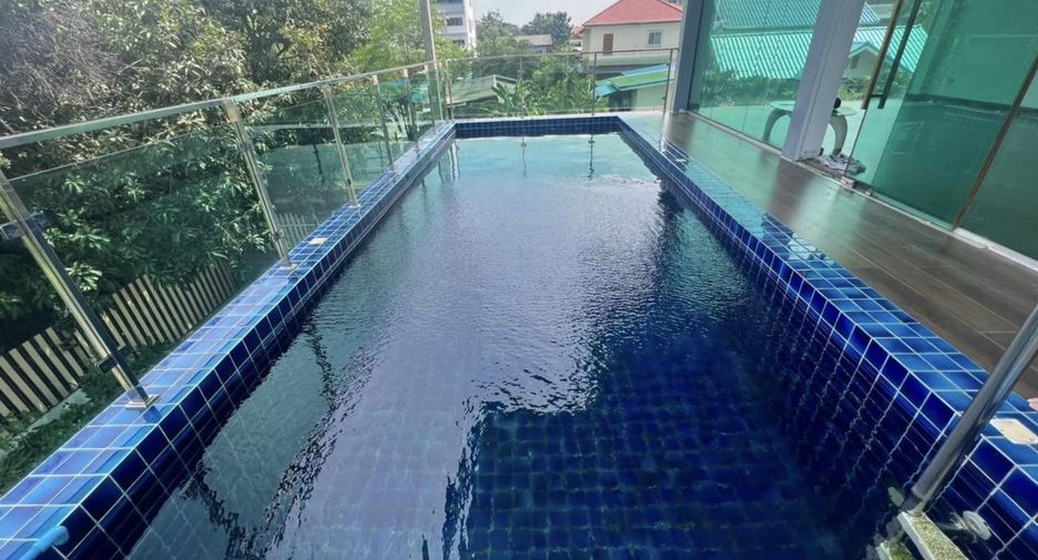 For sale 4 ベッドルーム villa in Lat Phrao, Bangkok