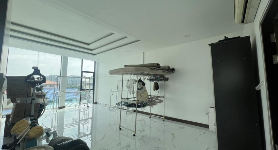 For sale 4 ベッドルーム villa in Lat Phrao, Bangkok