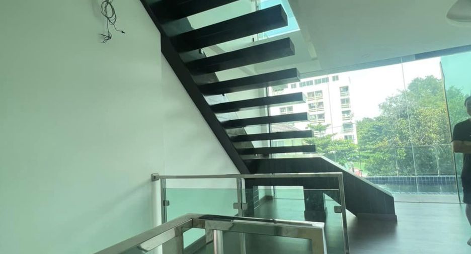 For sale 4 ベッドルーム villa in Lat Phrao, Bangkok