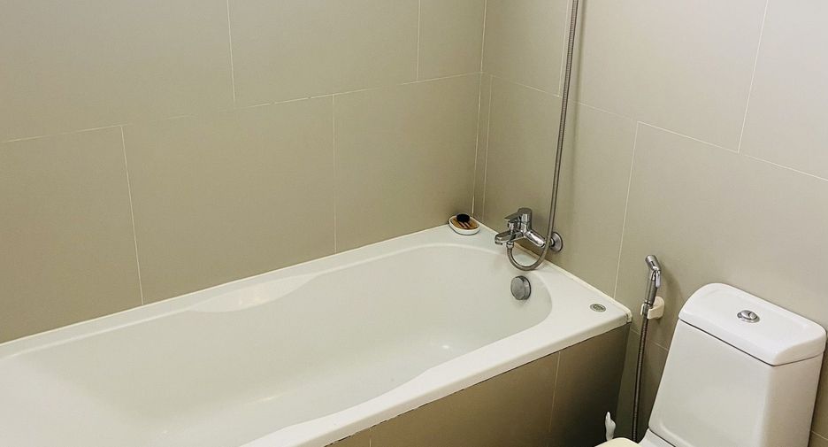 For rent 4 bedrooms townhouse in Watthana, Bangkok