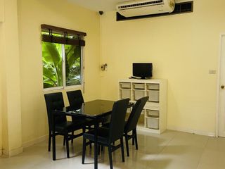 For rent 4 bedrooms townhouse in Watthana, Bangkok