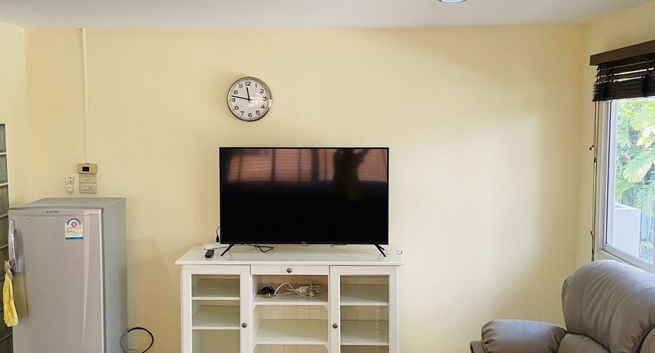 For rent 4 bedrooms townhouse in Watthana, Bangkok