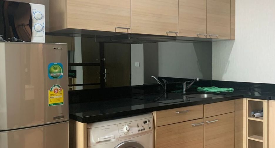 For rent studio condo in Pathum Wan, Bangkok
