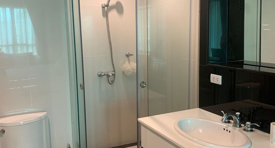 For rent studio condo in Pathum Wan, Bangkok
