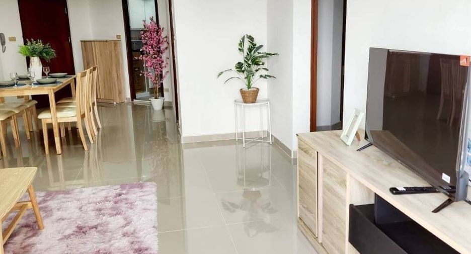 For rent 3 bedrooms condo in Yan Nawa, Bangkok