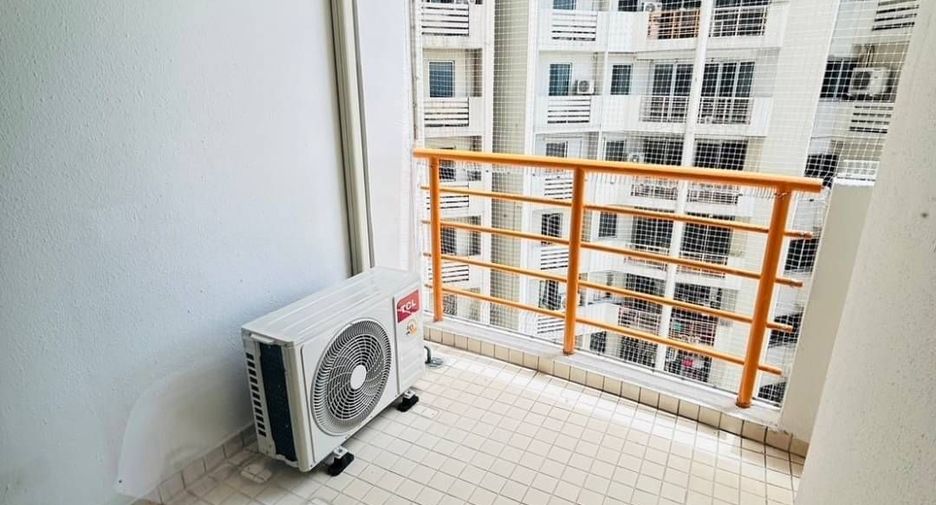 For rent 3 bedrooms condo in Yan Nawa, Bangkok