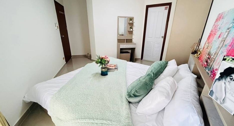For rent 3 bedrooms condo in Yan Nawa, Bangkok