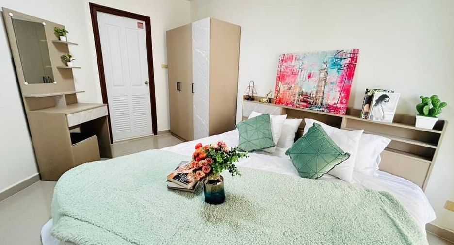 For rent 3 bedrooms condo in Yan Nawa, Bangkok