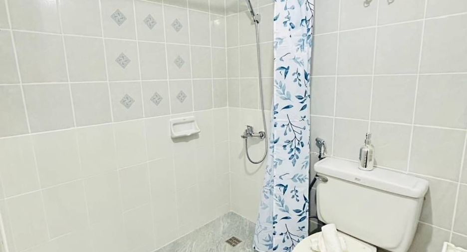 For rent 3 bedrooms condo in Yan Nawa, Bangkok