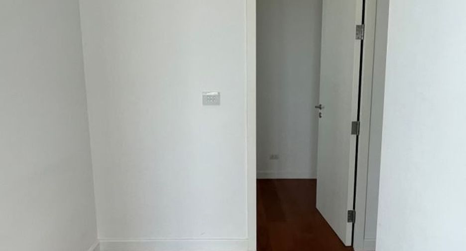 For rent 3 bedrooms condo in Pathum Wan, Bangkok