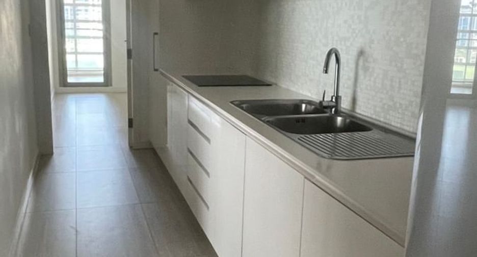 For rent 3 bedrooms condo in Pathum Wan, Bangkok