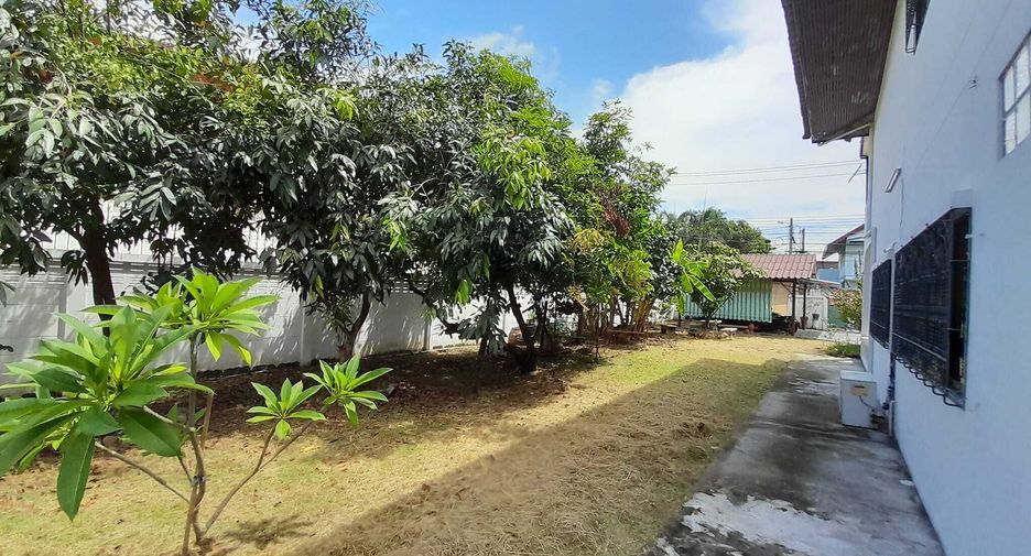 出售 4 卧室 独立屋 在 Phra Khanong, 曼谷