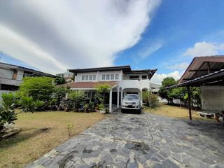 出售 4 卧室 独立屋 在 Phra Khanong, 曼谷
