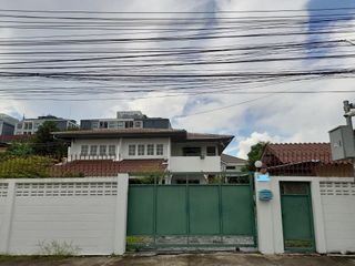 出售 4 卧室 独立屋 在 Phra Khanong, 曼谷
