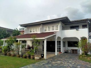 出售 4 卧室 独立屋 在 Phra Khanong, 曼谷