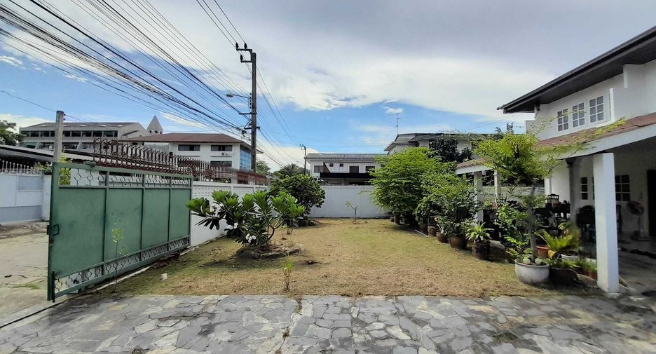 出售 4 卧室 独立屋 在 Phra Khanong, 曼谷