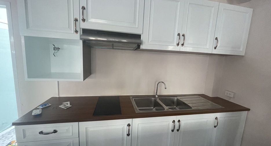 For rent 3 bedrooms townhouse in Mueang Phuket, Phuket