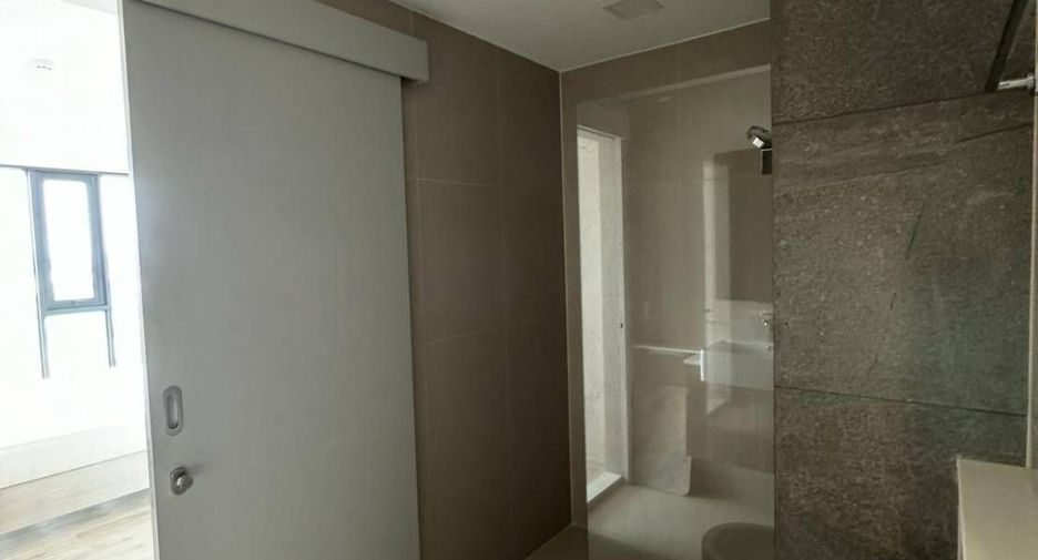 For sale and for rent 2 bedrooms condo in Phra Khanong, Bangkok