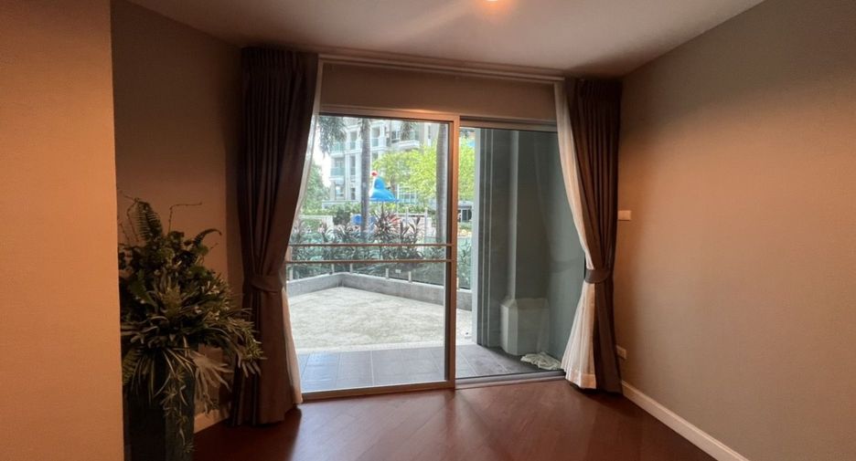 For sale and for rent 3 bedrooms condo in Huai Khwang, Bangkok