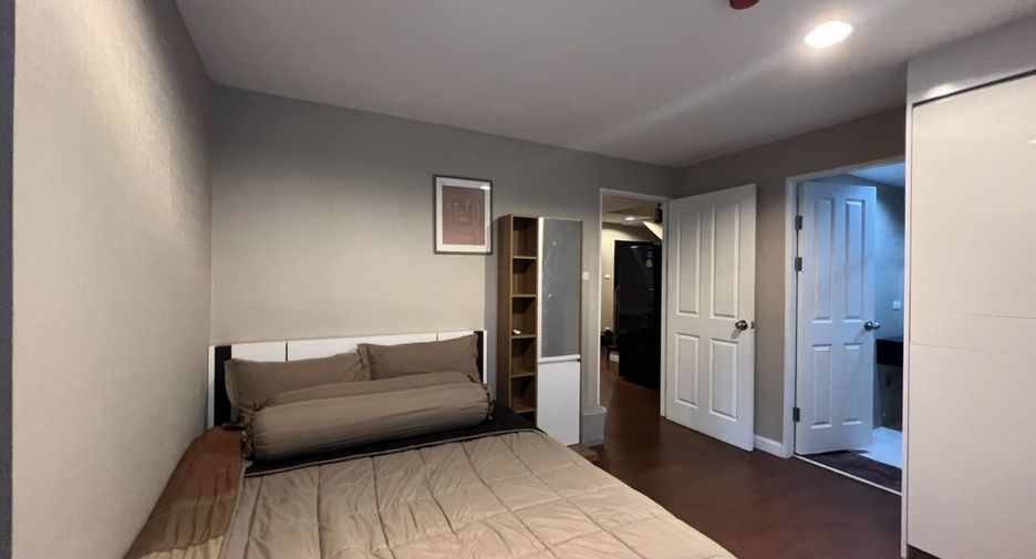For sale and for rent 3 bedrooms condo in Huai Khwang, Bangkok