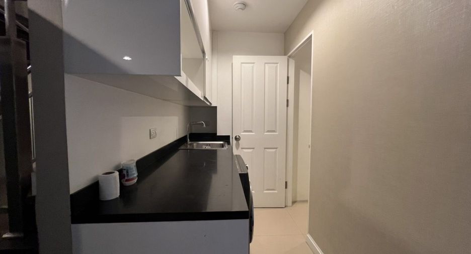 For sale and for rent 3 bedrooms condo in Huai Khwang, Bangkok