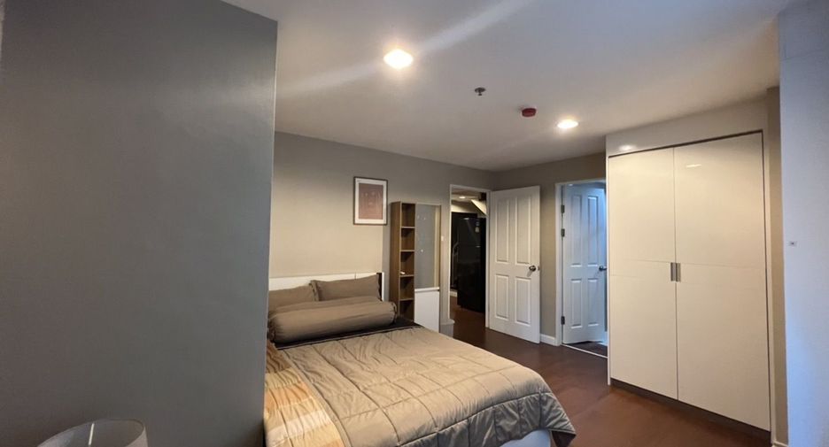 For sale and for rent 3 bedrooms condo in Huai Khwang, Bangkok