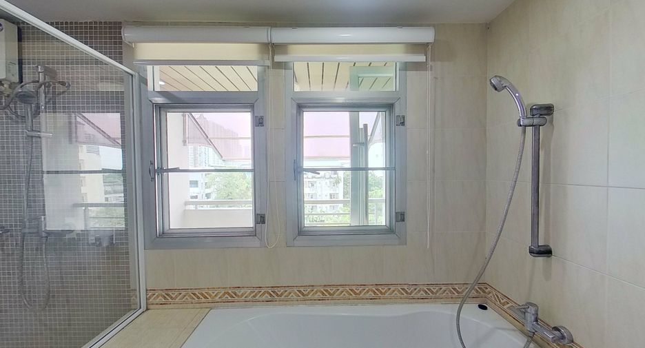 Apartamento en alquiler de 3 habitaciones en Suan Luang, Bangkok