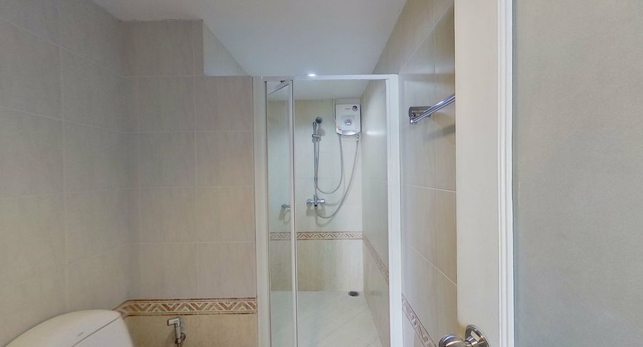 Apartamento en alquiler de 3 habitaciones en Suan Luang, Bangkok
