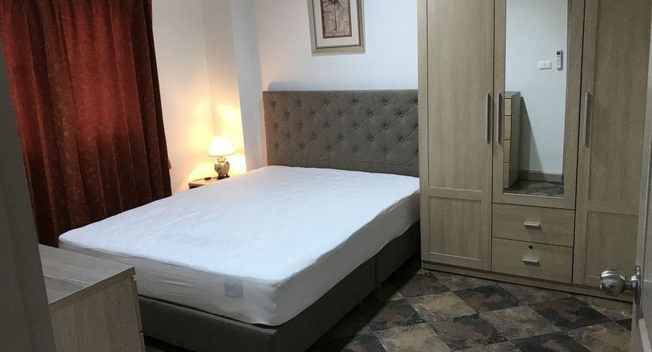 For rent 2 bedrooms condo in Huai Khwang, Bangkok
