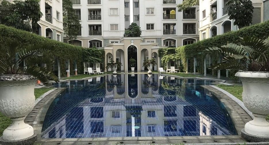 For rent 2 bedrooms condo in Huai Khwang, Bangkok