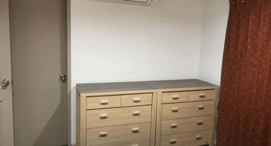 For rent 2 bedrooms condo in Huai Khwang, Bangkok