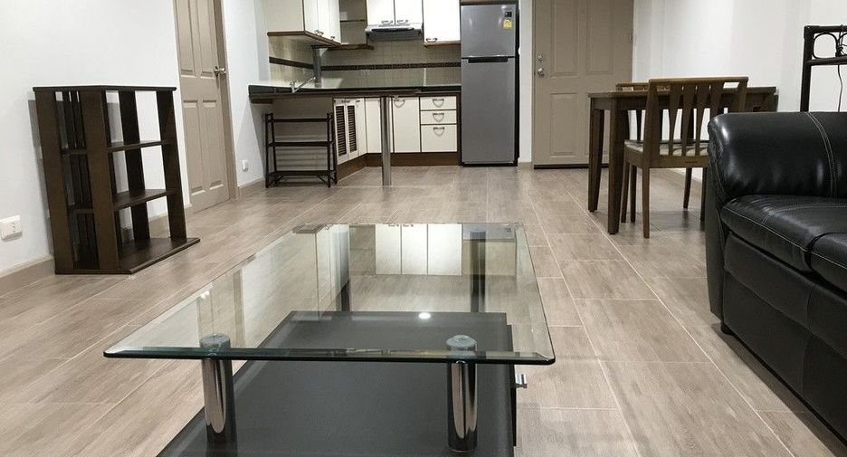 For rent 2 bedrooms condo in Huai Khwang, Bangkok