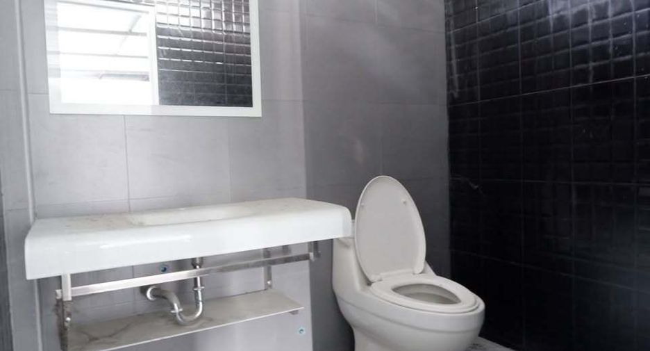 Büro zum Kauf mit 10 Zimmer in Khlong Toei, Bangkok