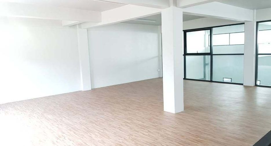 Büro zum Kauf mit 10 Zimmer in Khlong Toei, Bangkok
