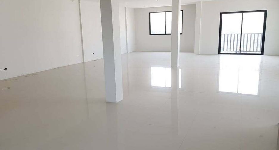 Büro zum Kauf mit 10 Zimmer in Khlong Toei, Bangkok