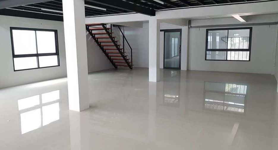 Büro zum Kauf mit 10 Zimmer in Khlong Toei, Bangkok
